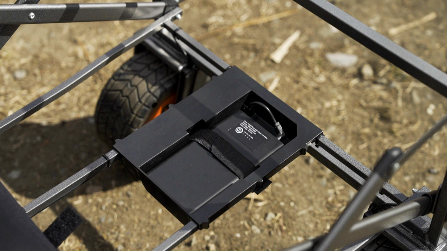 Electric carrier [dedicated battery]