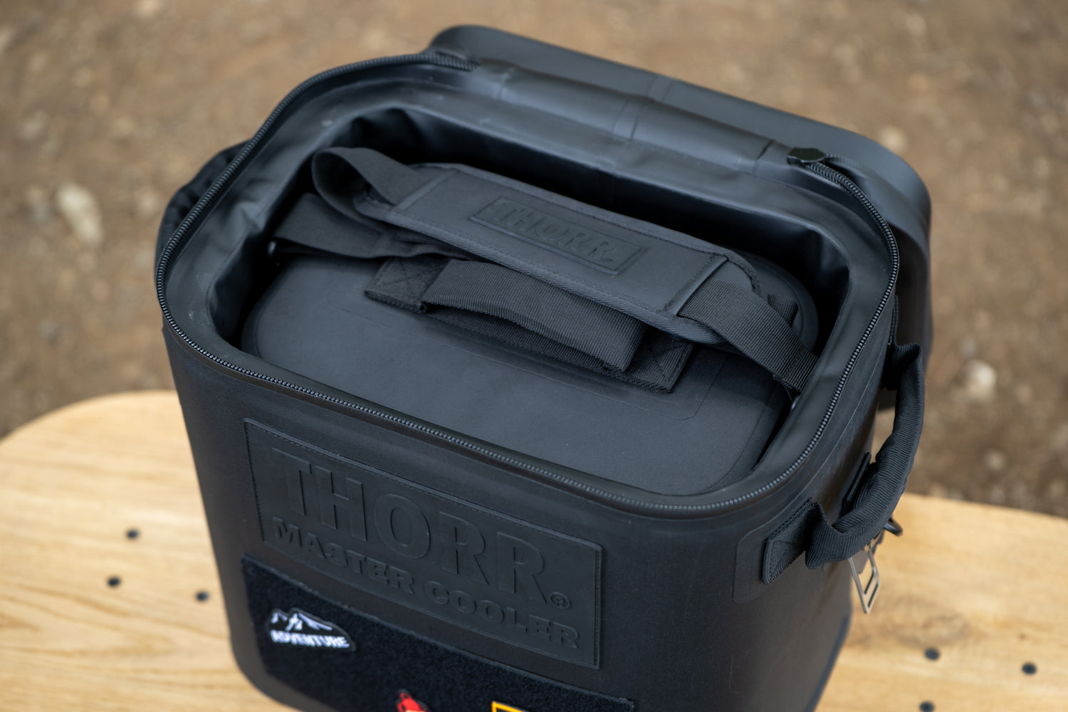 ソフトクーラーバッグ 8L｜保冷力ハードクーラー級・30時間氷が残る