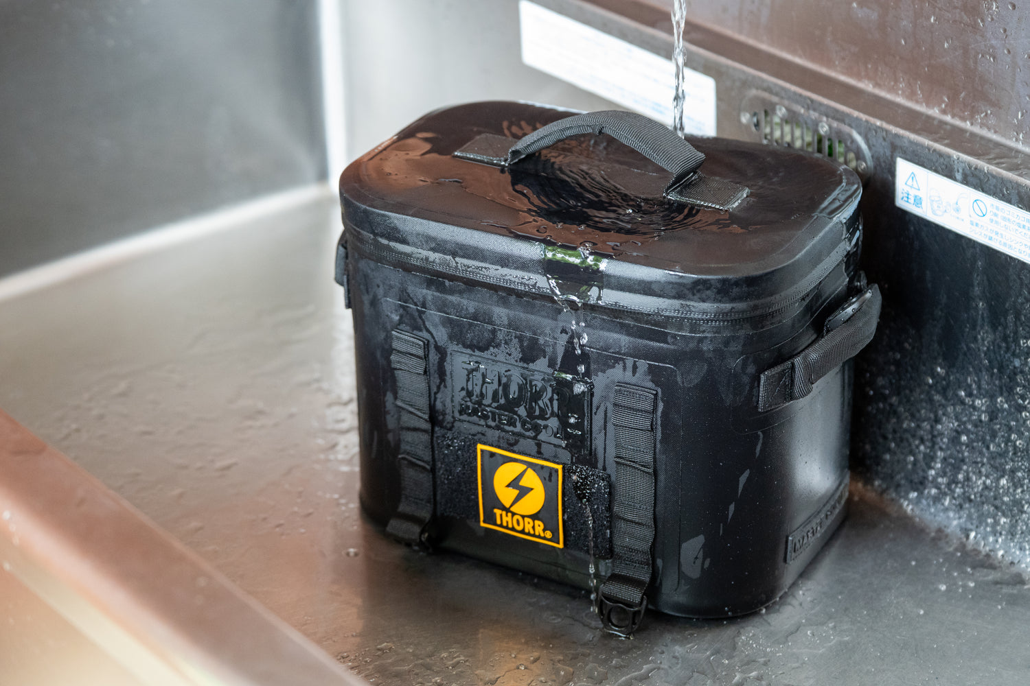 ソフトクーラーバッグ 8L｜保冷力ハードクーラー級・30時間氷が残る